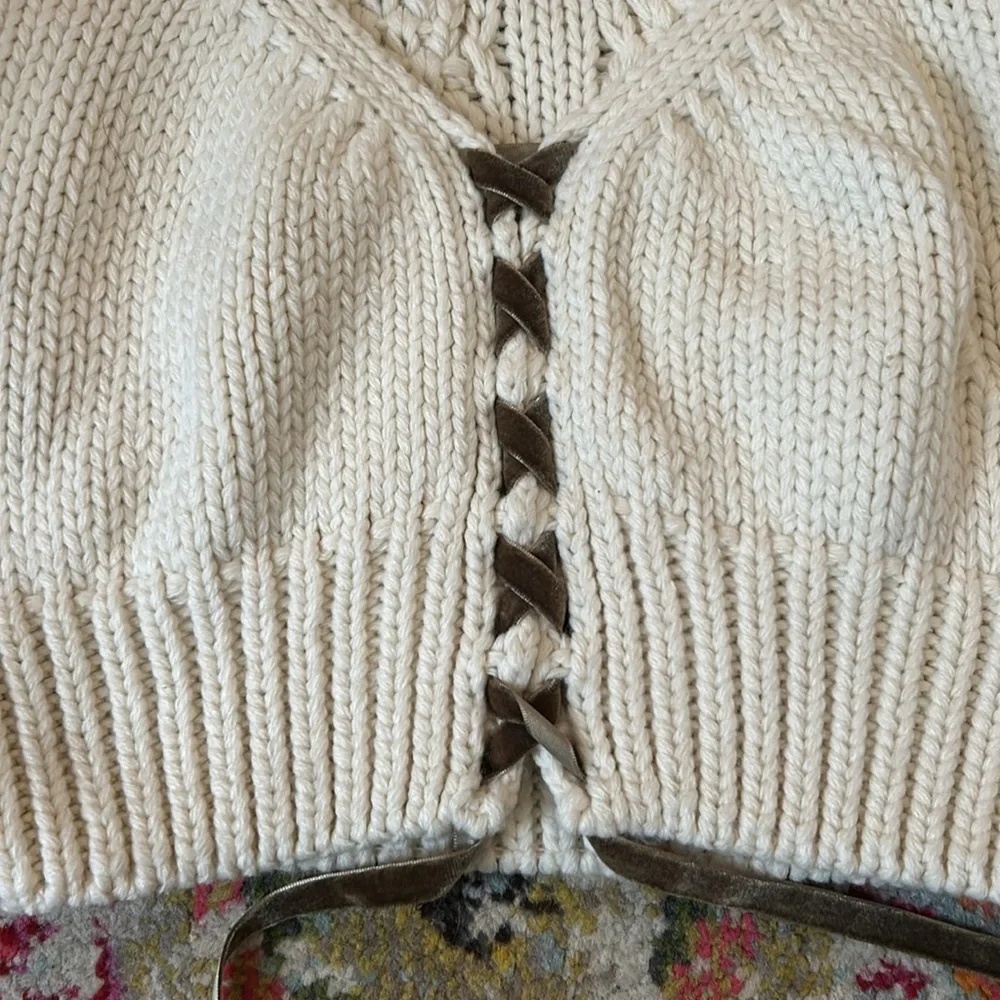 ZARA OPEN BACK CABLE KNIT SWEATER. Ivory. Size M